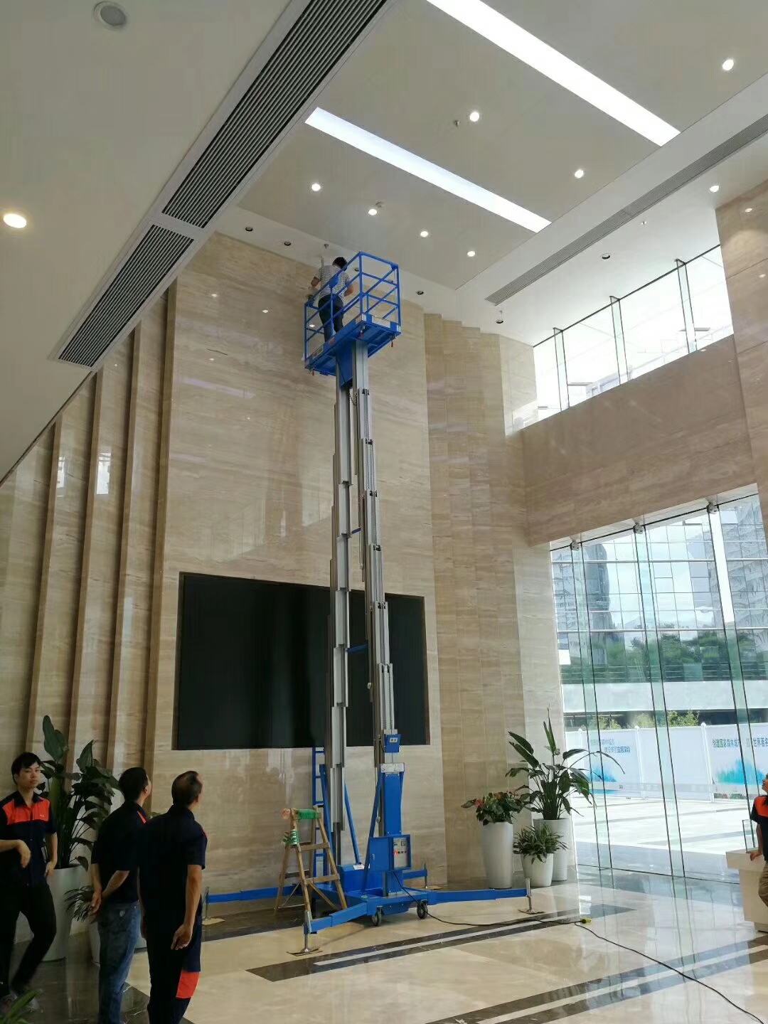 高空作業(yè)升降平臺 高空作業(yè)升降平臺