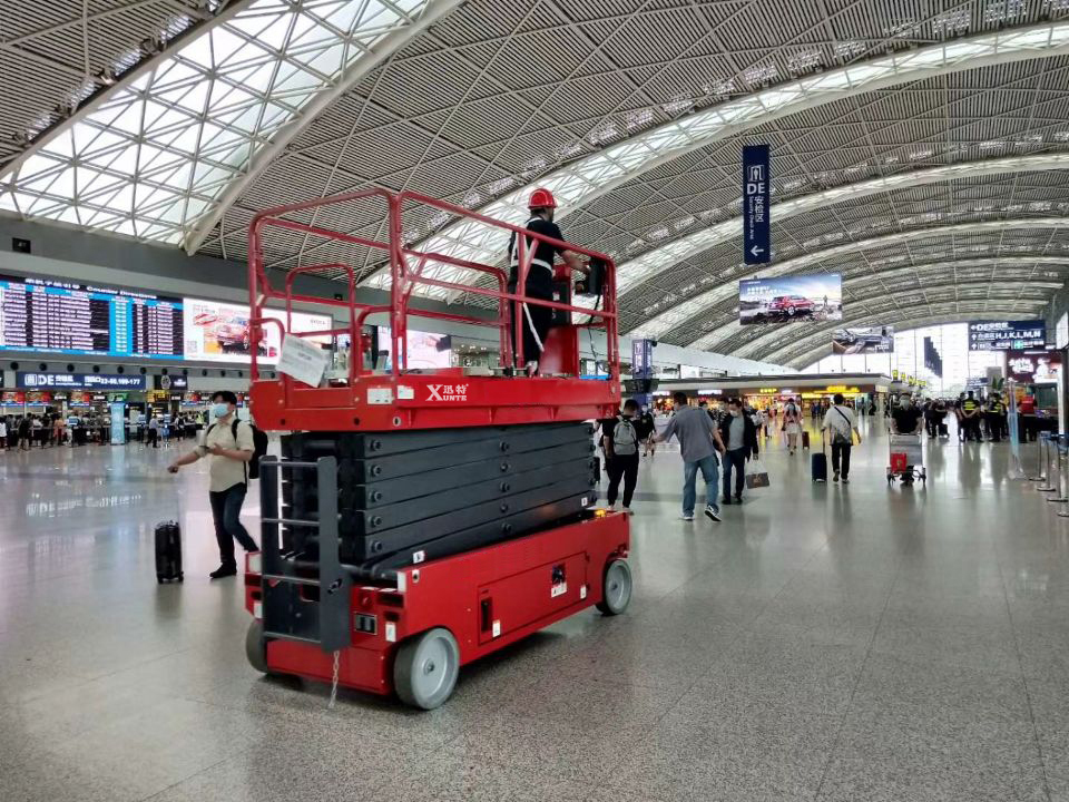 自行式高空作業升降平臺 自行式高空作業升降平臺