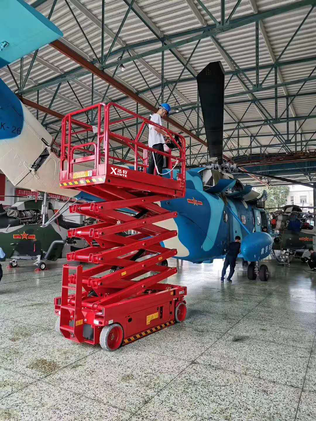 移動(dòng)式高空作業(yè)升降平臺 移動(dòng)式高空作業(yè)升降平臺